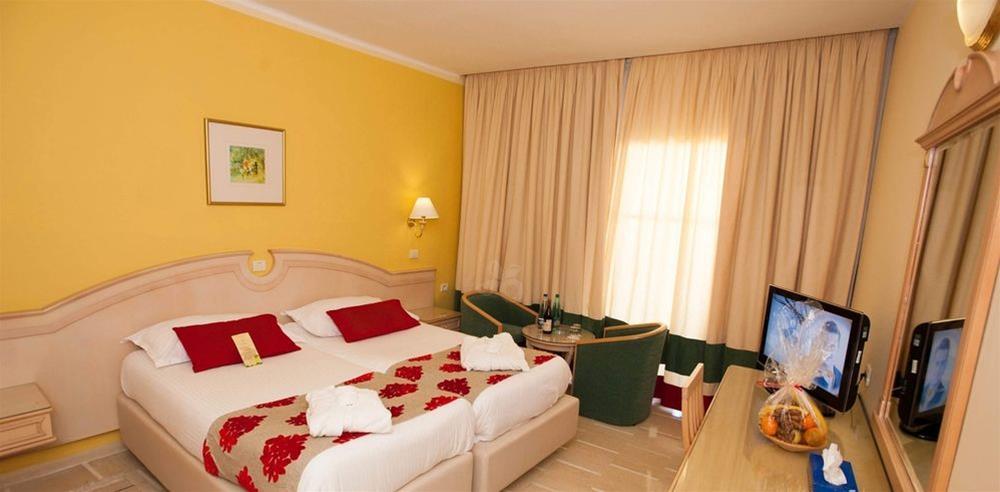 Hotel Jaz Tour Khalef Susa Esterno foto A room at the hotel