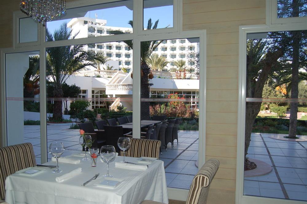 Hotel Jaz Tour Khalef Susa Esterno foto The interior of the restaurant