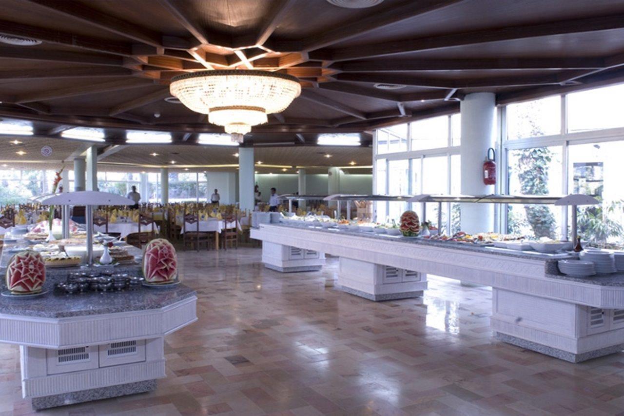 Hotel Jaz Tour Khalef Susa Esterno foto The buffet at the hotel