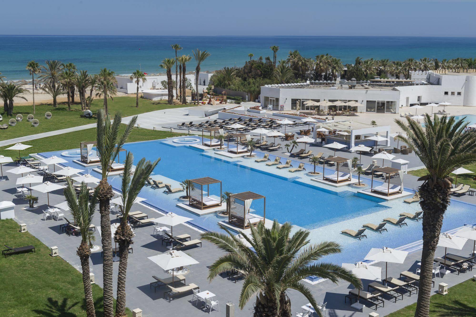 Hotel Jaz Tour Khalef Susa Esterno foto The swimming pool at the hotel