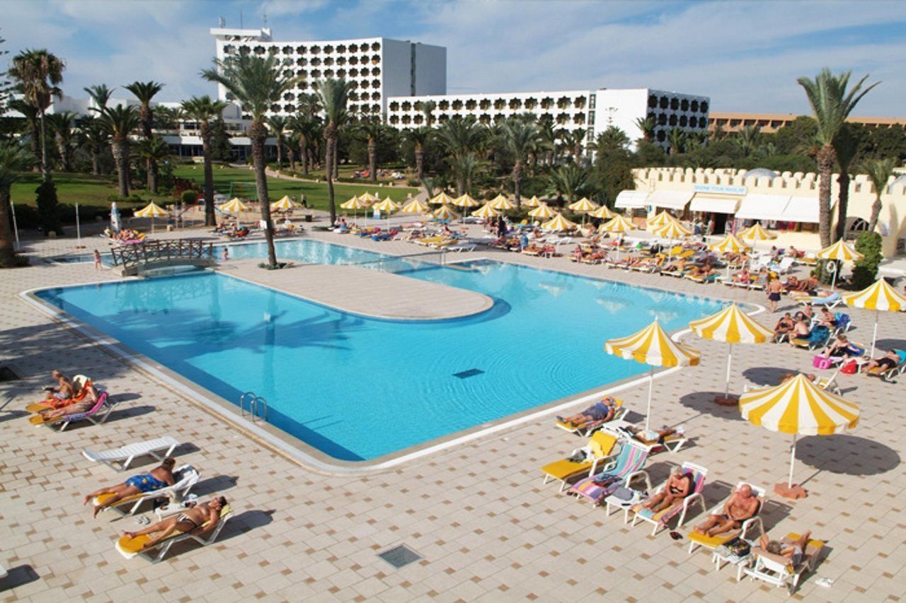 Hotel Jaz Tour Khalef Susa Esterno foto A swimming pool at a hotel in Tunisia